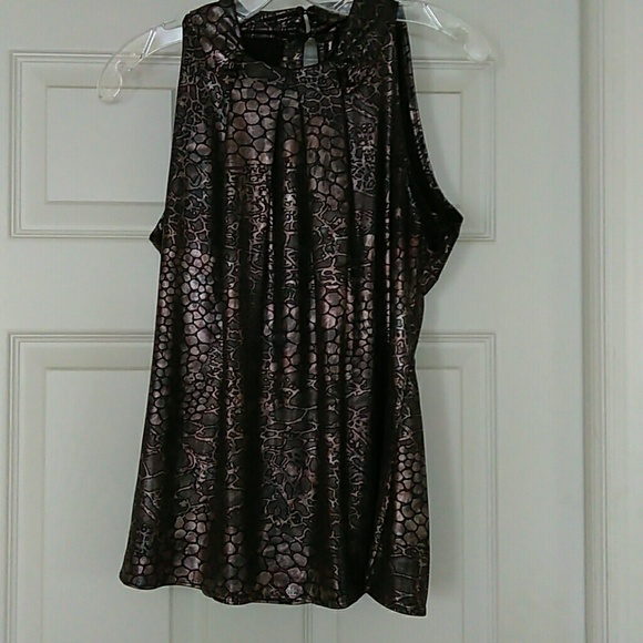 Sleeveless top - Picture 1 of 1